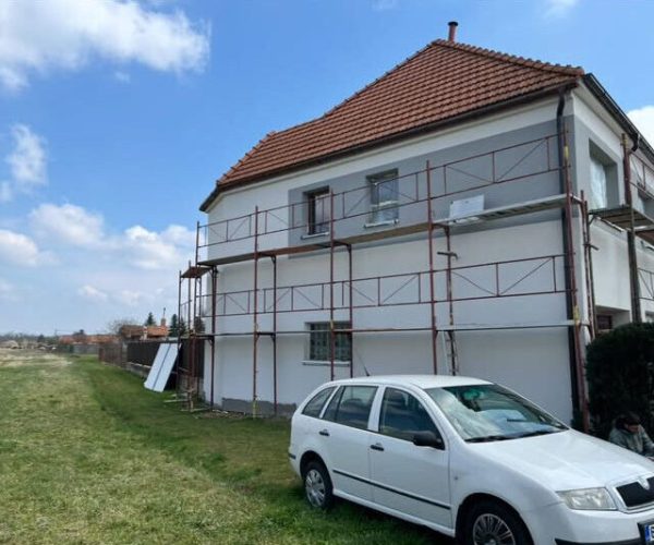 EEA065FE-92A4-4A13-A453-D1EA51F3545A